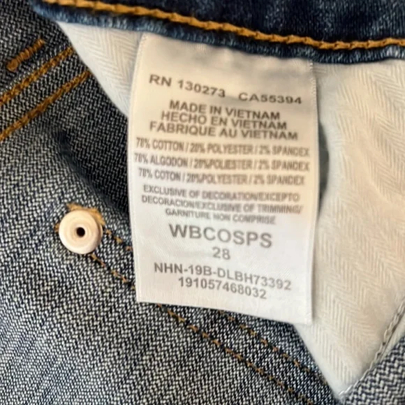 Sz 28, wrangler daisy dukes - Picture 6 of 6